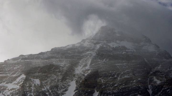 ‘Hardest night of my life’: Snowstorm traps 1000 on Mount Everest slopes, rescue operations underway