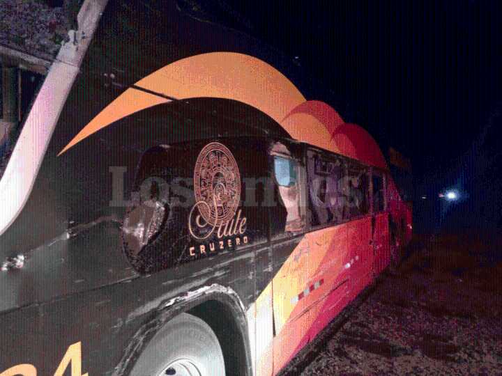 Accidente en la vía Arequipa–Puno deja a conductor fallecido y daños materiales