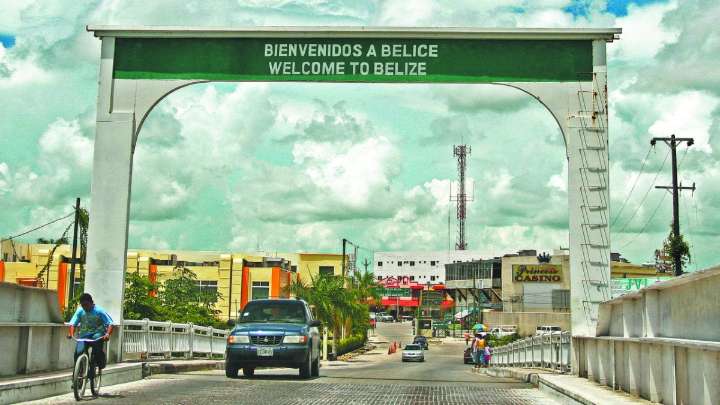 Belice firma acuerdo para recibir migrantes que piden asilo en Estados Unidos