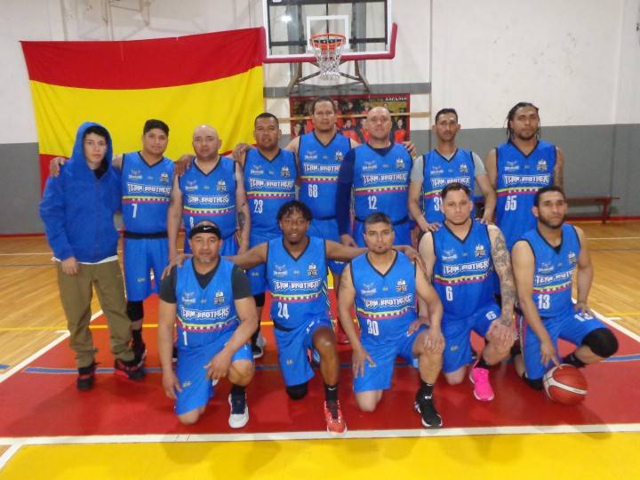 Team Brothers derrotó a Clínica del Hogar en una nueva fecha del básquetbol laboral