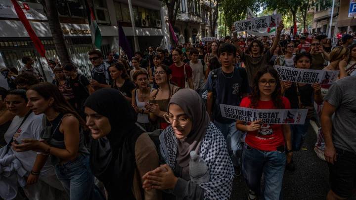 El suicidio de la joven sevillana destapa un #Metoo del 'bullying': huelga estudiantil y decenas de protestas este martes en toda España