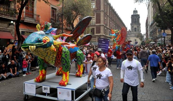 Más de 50 mil de personas asisten al Desfile de Alebrijes Monumentales, informa Secretaría de Cultura capitalina