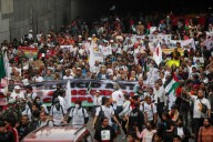 Apoyo a Gaza se suma a marcha de miles de personas con motivo del 2 de octubre