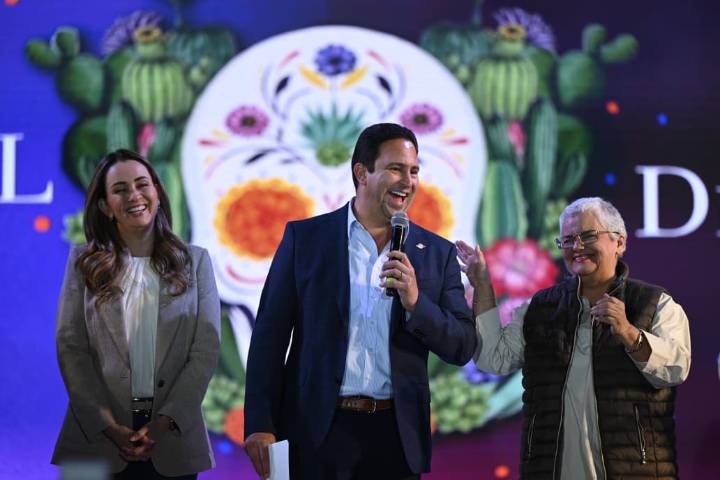 Tradición, arte y talento; inaugura Javier Díaz el Festival Ánimas del Desierto 2025