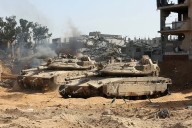Israel detiene la operación en Ciudad de Gaza y espera la vuelta de los rehenes "en los próximos días"