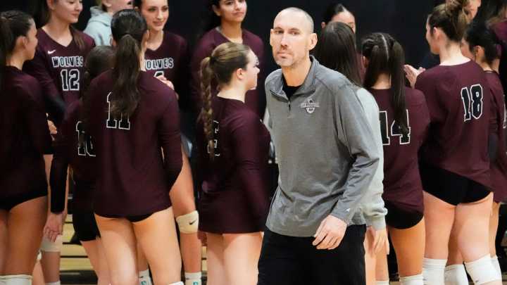 Dana Achtzehn fights cancer as he leads Desert Mountain volleyball