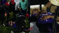 Kevin Quevedo fue retirado en ambulancia tras chocar con Carbajal y su estado preocupa en Alianza