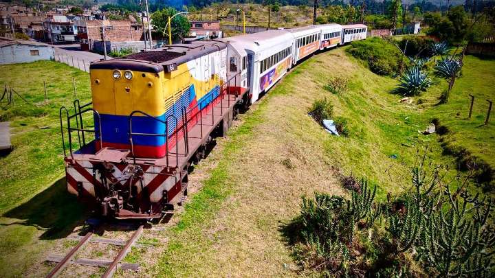 Después de medio siglo, Colombia estrena tren turístico de lujo que conecta cuatro pueblos llenos de encanto y tradición