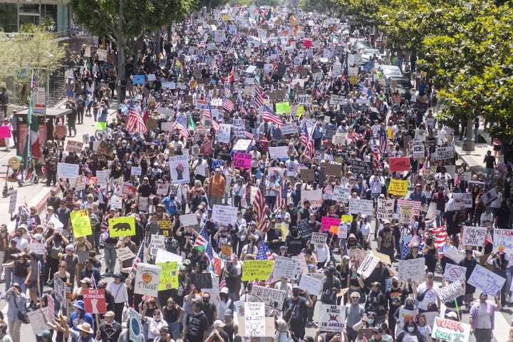 Cómo las protestas masivas debilitan a autócratas desquiciados como Trump