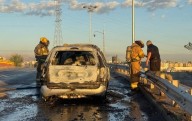 Video: Arde camioneta mientras circulaba y queda pura chatarra