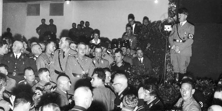Una cervecería, 111 asistentes y una intervención flamígera: cuando Hitler pronunció el discurso que inició su ascenso al poder