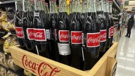El motivo por el que la Coca-Cola sabe mejor en botella de vidrio o servida de grifo