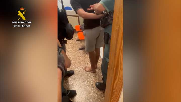 Dos detenidos tras una conducción peligrosa y la incautación de casi un kilo de hachís en Torrevieja