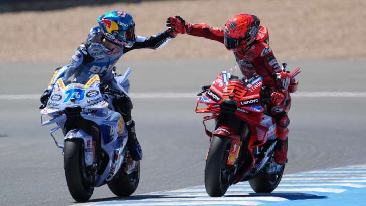 Los Márquez ya son historia de MotoGP: "¡Ganamos juntos!"