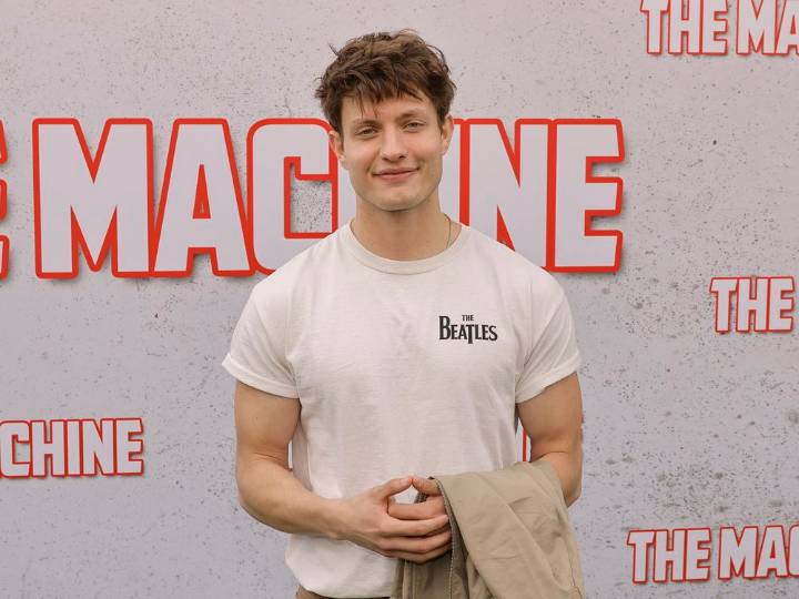 Comedian Matt Rife tells Air Canada "I hate your guts" over check