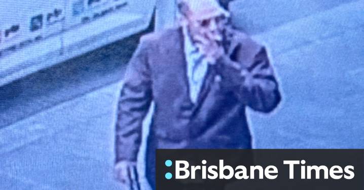 Melbourne police chase: Armed man arrested near Pellegrini’s in CBD