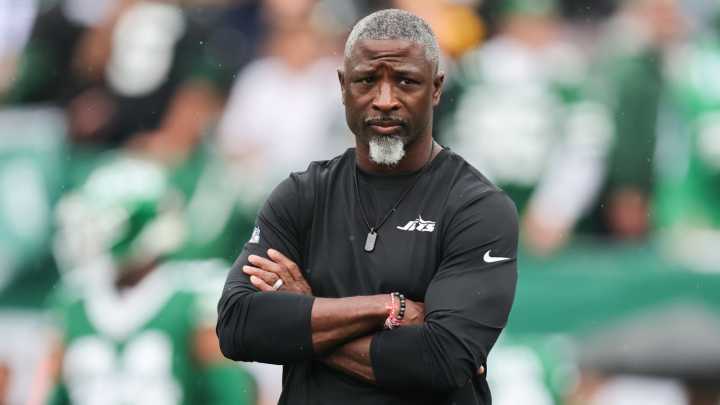 Jets HC Aaron Glenn's game management questioned following loss