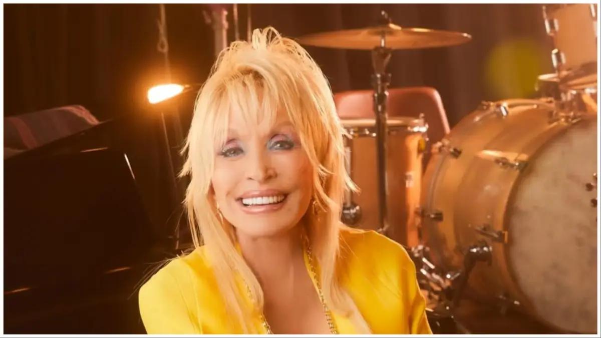 'Something Serious Going On': Dolly Parton Tries to Calm Fans After Health Rumors, But Many Aren’t Buying It After Zooming In on the Video
