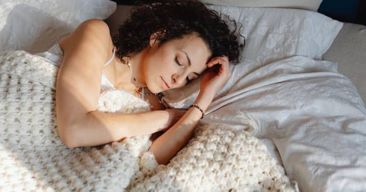 La firma en sueños: ¿Un contrato de prosperidad o una advertencia oculta?