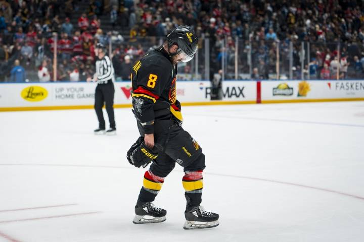 Deadspin | Canucks pursue halting losing streak in meeting vs. Oilers