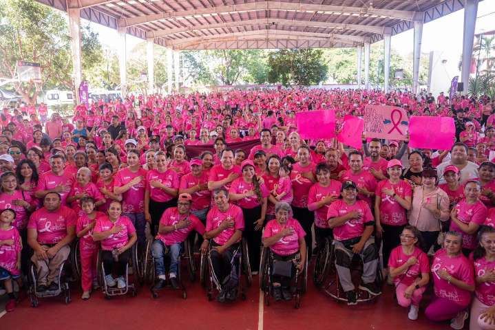 Concientizan sobre el cáncer de mamá
