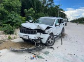 Choque frontal deja una persona lesionada en el Aeropuerto Internacional Felipe Carrillo Puerto