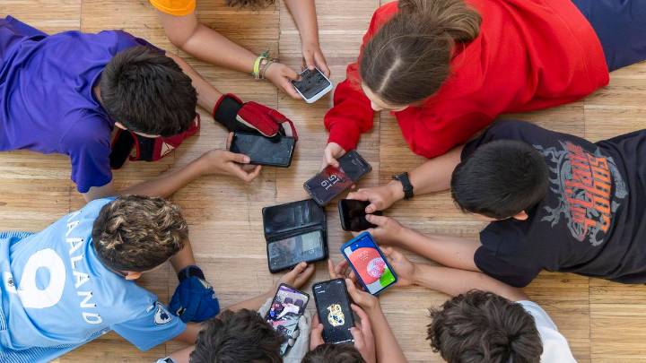 ¿Efectos colaterales de ir sin móvil al ‘cole’?
