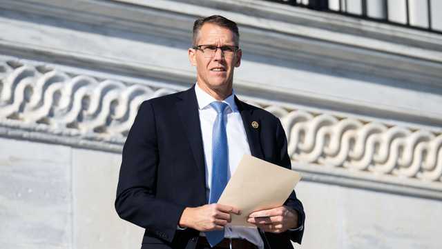 2026 Iowa governor's race: Randy Feenstra launches campaign