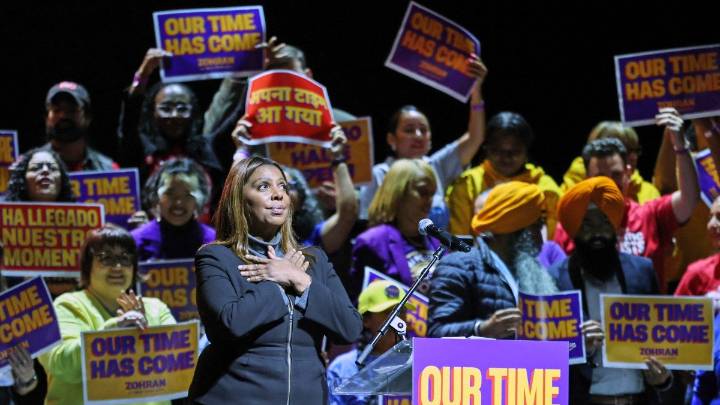Letitia James adopta un tono desafiante en un mitin con el socialista Mamdani tras la acusación en su contra