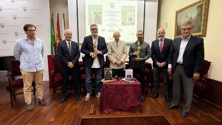 Óscar Soto, con ‘El ángel y la muerte’; y Julio Peces,  con ‘Fundido a negro’, ganadores del Ateneo