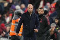 Liverpool cae 3-0 ante Palace mientras Arsenal, City y Chelsea avanzan – Chicago Tribune