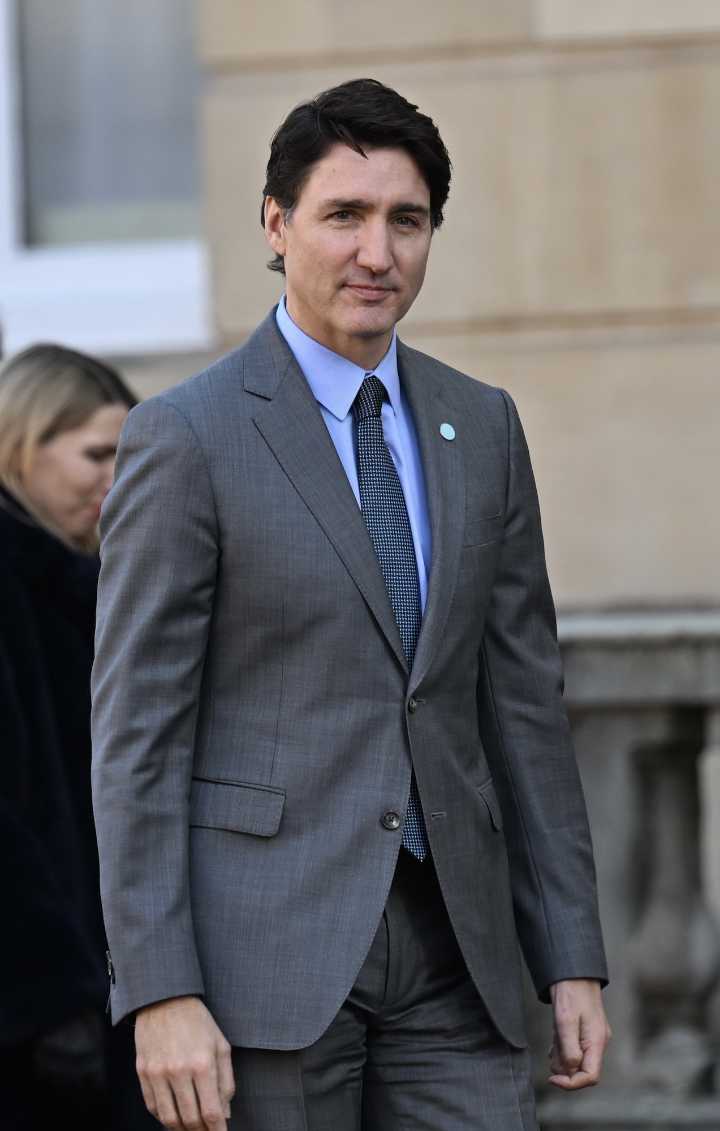 Newly Single Katy Perry Kisses Justin Trudeau During PDA