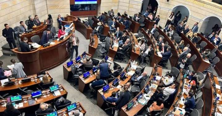 Mientras el país aprieta el bolsillo, los congresistas ganarán más de $51 millones al mes