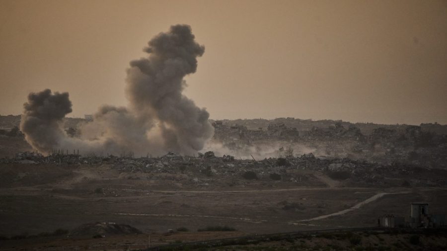 Israel strikes Gaza overnight after Hamas signals support for Trump peace plan