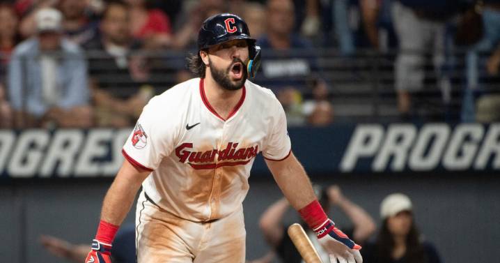 Guardians re-sign catcher Austin Hedges, reports say