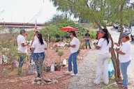 Convierten basurero en jardín desértico en Vistas del Valle