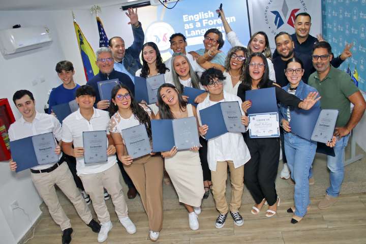 CEVAMAR celebra su 7.º aniversario con la entrega de 22 «pasaportes globales de inglés»