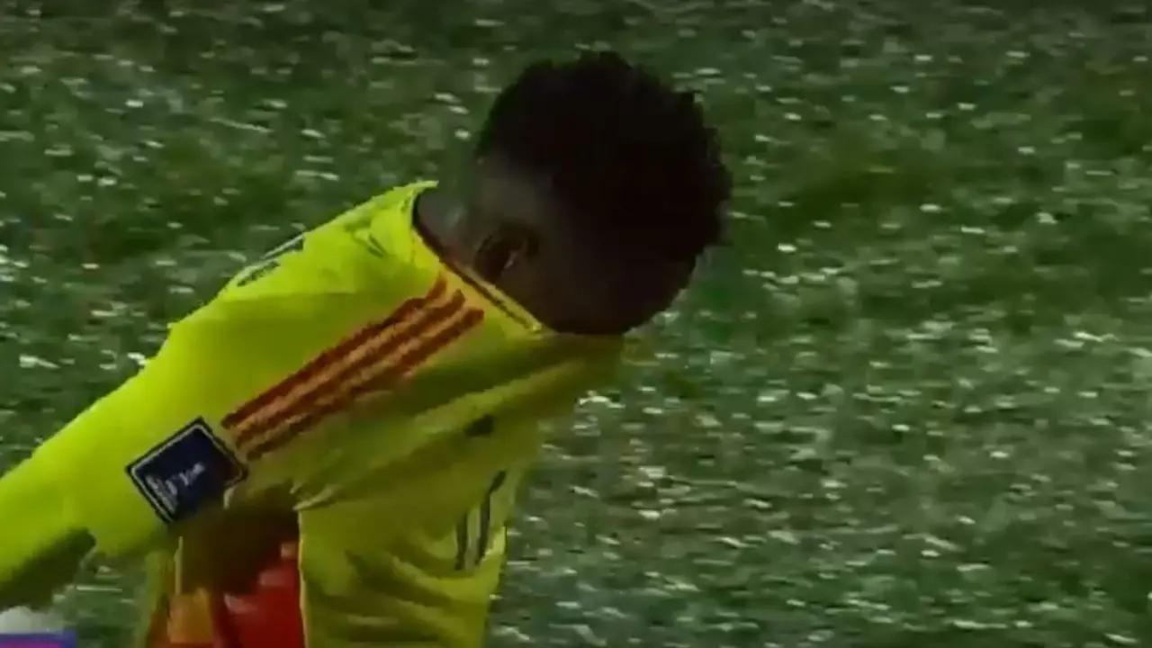 Jhon Rentería, expulsado en Colombia vs Argentina; doble amarilla y a las duchas
