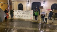 La lluvia de la tarde aplaca las últimas protestas contra Mazón en Cullera