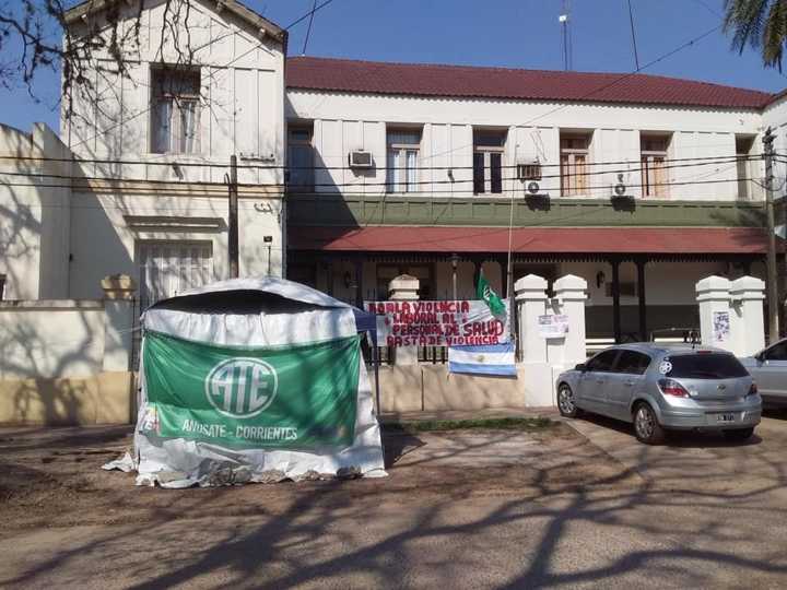 Investigan a médicos de Corrientes por cobros indebidos a pacientes de hospitales públicos