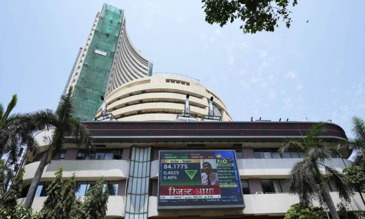 Stock markets fall in early trade as fresh foreign fund outflows hurt sentiment