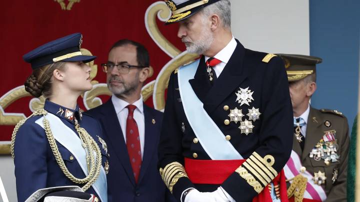 Abucheos a Pedro Sánchez en su llegada al desfile del Día de la Hispanidad