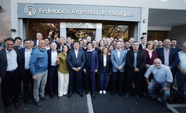 Kicillof cerró la asamblea de la FAM y dejó un mensaje en clave electoral