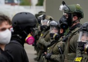 Cárteles ofrecen recompensas por agentes migratorios, denuncia Kristi Noem