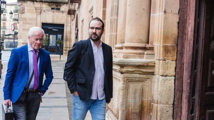 Condenado a un año y nueve meses de prisión el ex dirigente socialista Ángel Hernández por coacciones y maltrato a su ex pareja