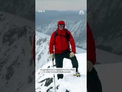Blizzard traps hundreds of hikers on Mount Everest
