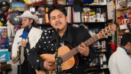 De barrendero al Tiny Desk: Macario Martínez emociona con una fusión de raíces mexicanas