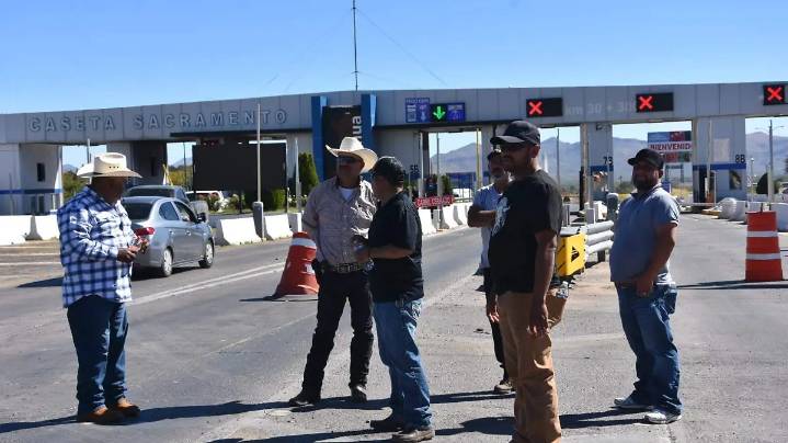 Tras más de ocho horas de manifestación, se retiran productores de la caseta de Sacramento