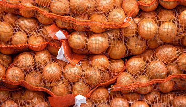 Para esta semana, la cebolla cabezona blanca bajó $200 y la papa pastusa subió $100