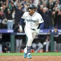 Mariners out-last Tigers 3-2 in 15 innings to advance in MLB playoffs